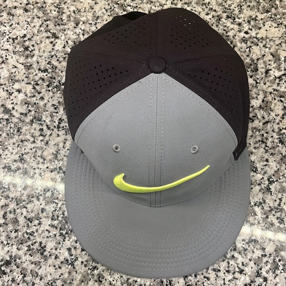 Nike True Flat Bill Adjustable Dri-Fit Hat - Picture 3 of 5
